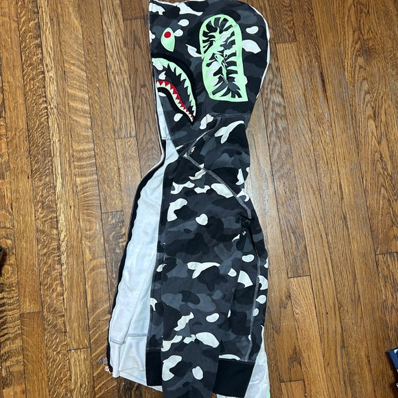 BAPE City Camo Glow in the Dark Camouflage Shark Hoodie - Picture 2 of 4